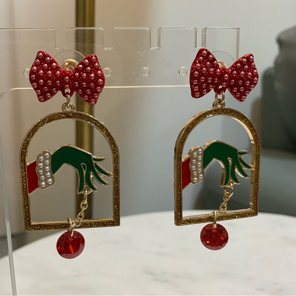 🎄The Grinch Classic Hand Earrings - Picture 3 of 6